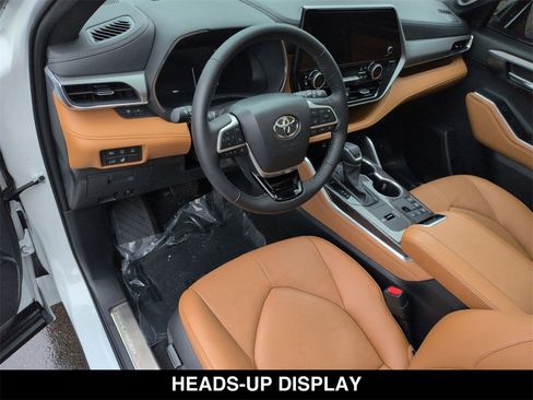 Used 2025 Toyota Highlander Platinum image 22