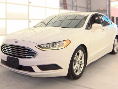 Used 2018 Ford Fusion SE FWD image 1