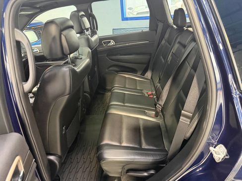 Used 2017 Jeep Grand Cherokee Limited w/ Luxury Group II image 18