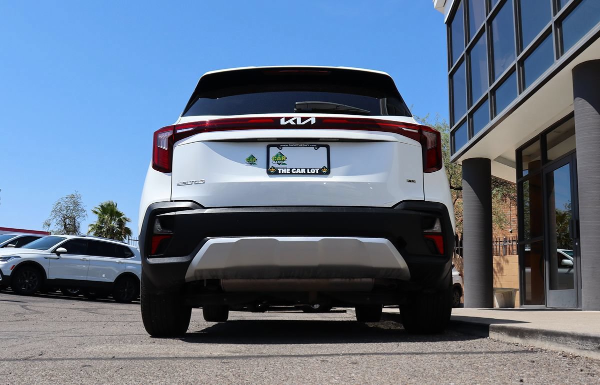 Used 2024 Kia Seltos LX AWD/4WD image 12