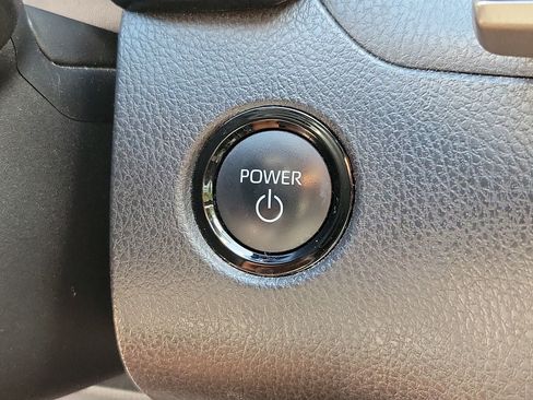 Used 2025 Toyota Camry SE FWD image 31