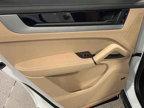 New 2026 Porsche Cayenne E-Hybrid Coupe image 25