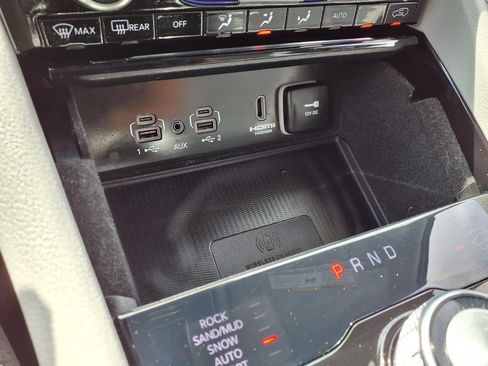 Used 2022 Jeep Grand Cherokee L Overland w/ Luxury Tech Group IV AWD/4WD image 10