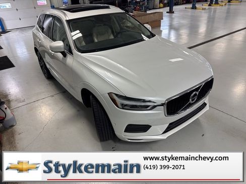 Used 2018 Volvo XC60 T6 Momentum w/ Convenience Package image 31