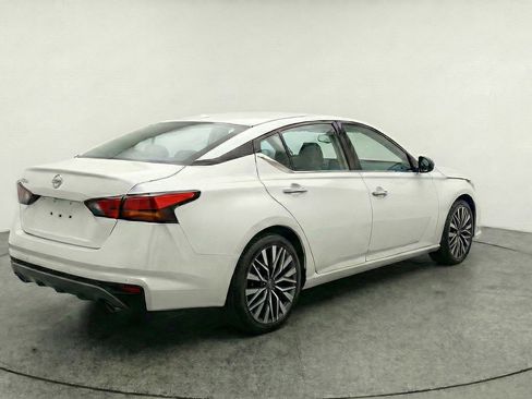 Used 2025 Nissan Altima 2.5 SV image 9