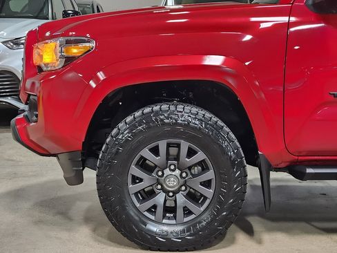 Used 2022 Toyota Tacoma SR5 RWD image 5