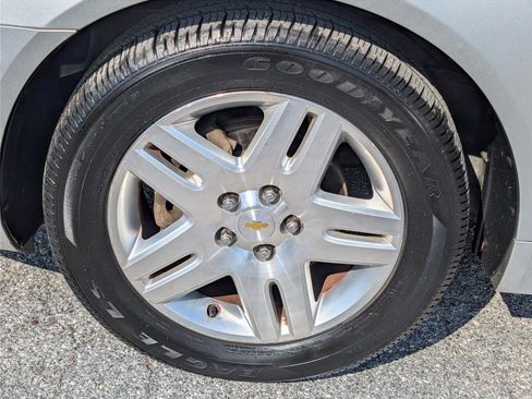 Used 2011 Chevrolet Impala LT FWD image 10