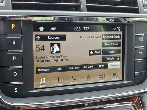 Used 2017 Lincoln Continental Select FWD image 17