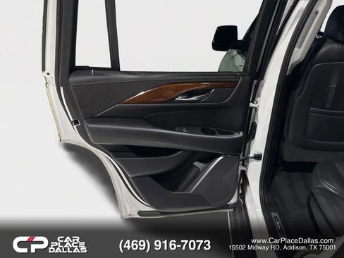 Used 2018 Cadillac Escalade Luxury RWD image 21