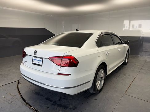 Used 2018 Volkswagen Passat 2.0T SE image 12
