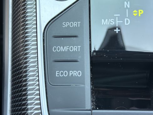 Used 2019 BMW 330i Sedan w/ M Sport Package RWD image 7