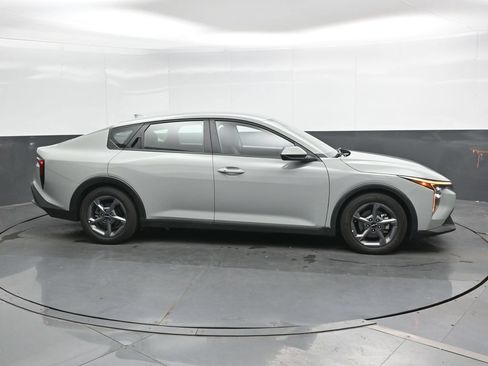 Used 2025 Kia K4 FWD image 3