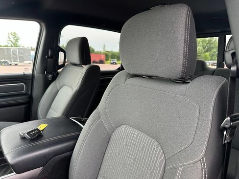 Used 2022 RAM 1500 Big Horn AWD/4WD image 3