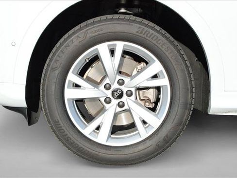 Certified 2025 Audi Q5 Premium w/ Convenience Package AWD/4WD image 13