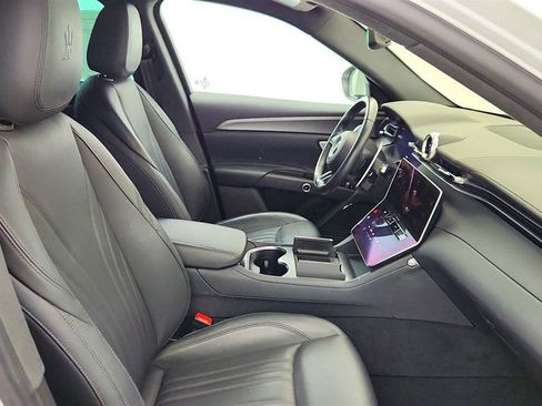 Used 2024 Maserati Grecale GT image 25