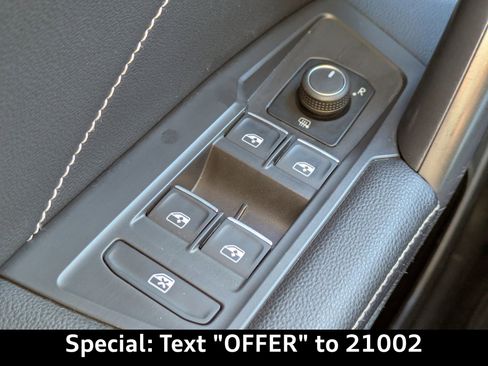 Used 2022 Volkswagen Tiguan SE w/ Panoramic Sunroof Package image 25