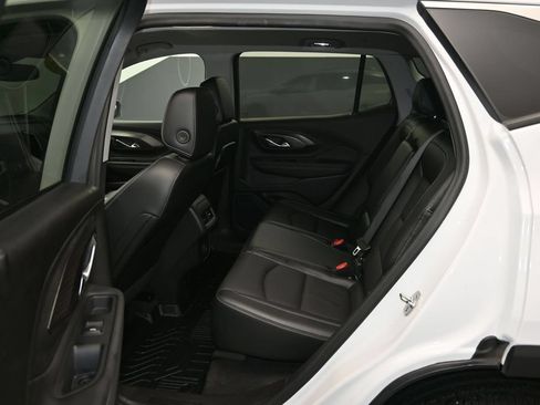 Used 2024 GMC Terrain SLT AWD/4WD image 15