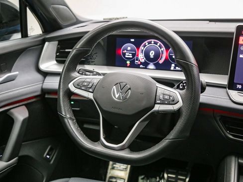 Used 2025 Volkswagen Tiguan SE R-Line AWD/4WD image 15