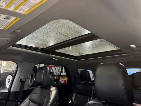 Used 2021 Ford Explorer XLT w/ Equipment Group 202A image 8