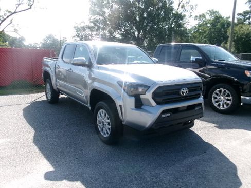 Used 2024 Toyota Tacoma SR5 image 1