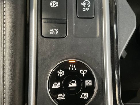 Used 2025 Nissan Pathfinder SL image 19