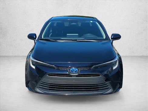 Used 2025 Toyota Corolla LE FWD image 2