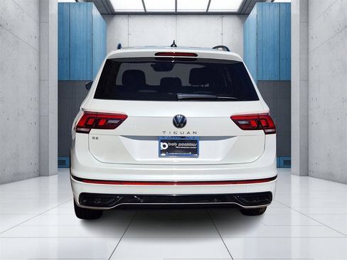 Used 2022 Volkswagen Tiguan SE R-Line image 30
