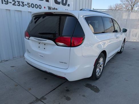 Used 2019 Chrysler Pacifica Limited image 17