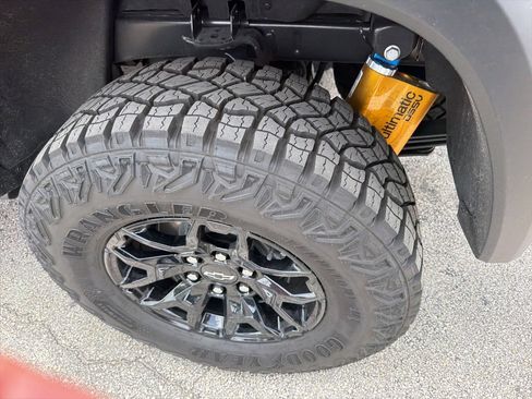 Used 2026 Chevrolet Colorado ZR2 w/ Midnight Edition AWD/4WD image 10