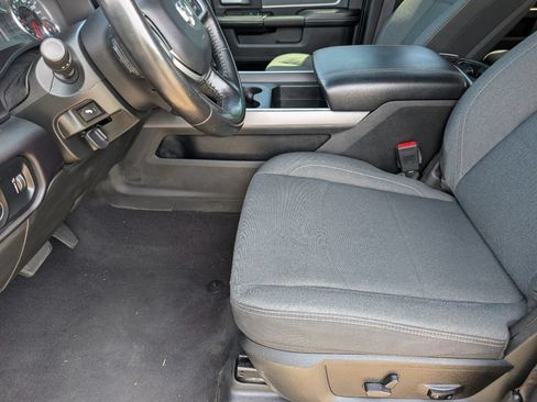 Used 2022 RAM 2500 Big Horn w/ Night Edition AWD/4WD image 9