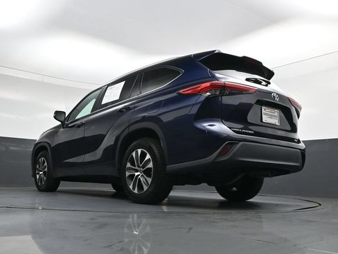 Used 2021 Toyota Highlander XLE FWD image 45
