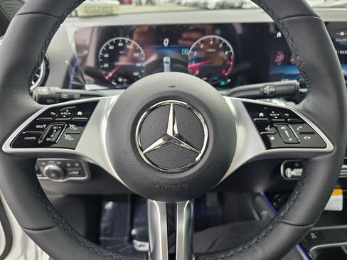 Used 2026 Mercedes-Benz GLB 250 4MATIC image 25