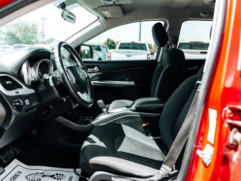 Used 2018 Dodge Journey SXT w/ Connectivity Group FWD image 16