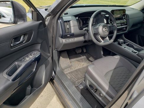 Certified 2025 Nissan Pathfinder SV image 16