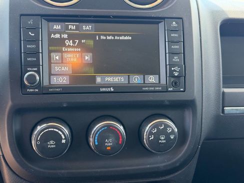 Used 2014 Jeep Patriot Latitude AWD/4WD image 31