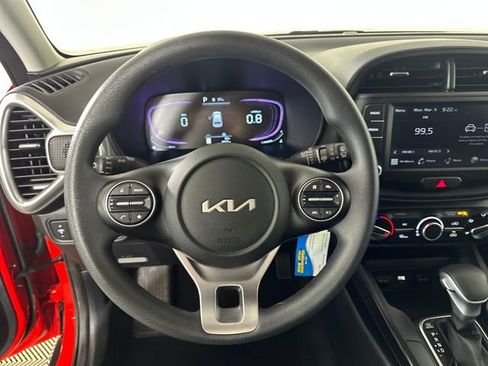Used 2025 Kia Soul LX w/ LX Technology Package image 14