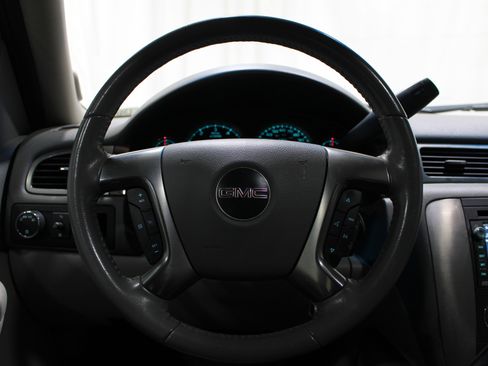 Used 2007 GMC Yukon SLT w/ SLT Preferred Equipment Group image 9