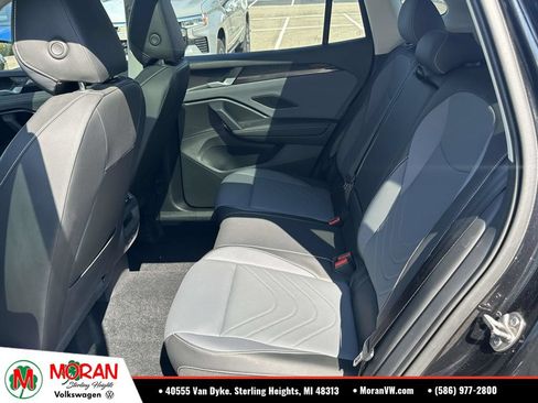 Used 2025 Volkswagen Tiguan SE w/ Panoramic Sunroof Package AWD/4WD image 12