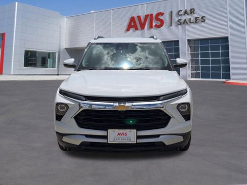Used 2025 Chevrolet TrailBlazer LT AWD/4WD image 2