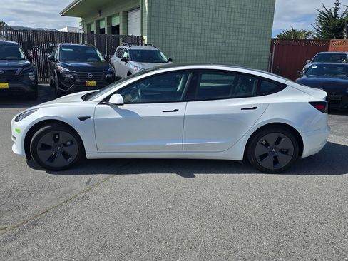 Used 2023 Tesla Model 3 Standard Range image 4