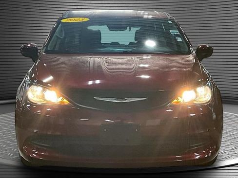 Used 2023 Chrysler Voyager LX FWD image 2