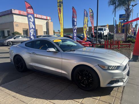 Used 2017 Ford Mustang Premium image 9