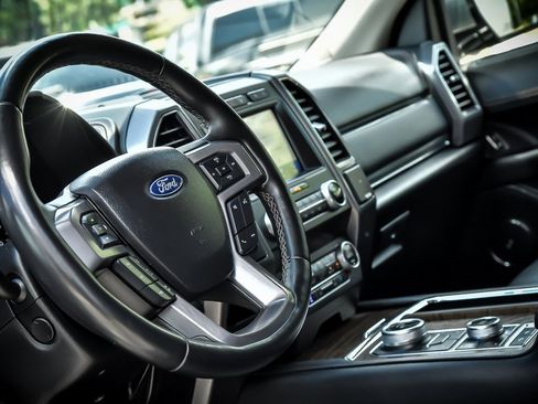 Used 2021 Ford Expedition Platinum image 19