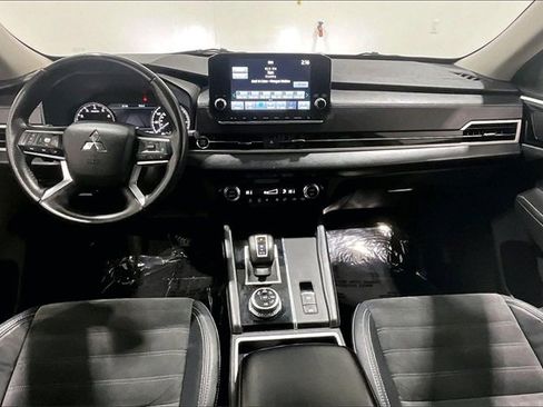 Used 2022 Mitsubishi Outlander SE image 7