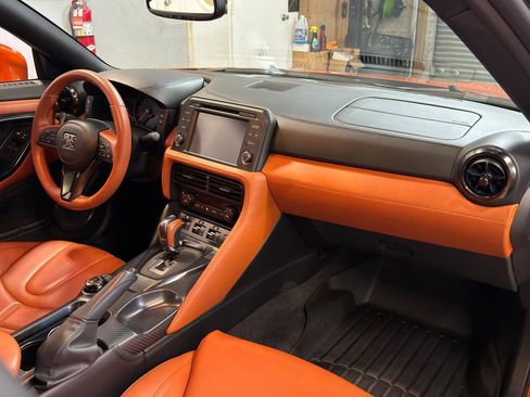 Used 2017 Nissan GT-R Premium w/ Premium Interior Package AWD/4WD image 10