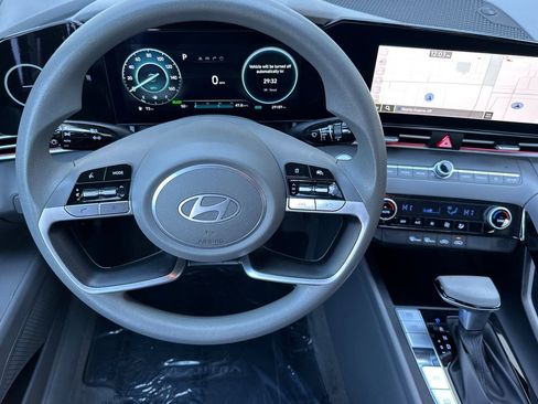 Used 2024 Hyundai Elantra Blue image 15