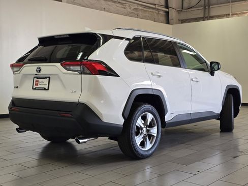 Certified 2022 Toyota RAV4 LE AWD/4WD image 14