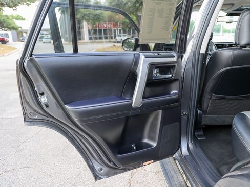 Used 2022 Toyota 4Runner SR5 Premium w/ Moonroof Package RWD image 37