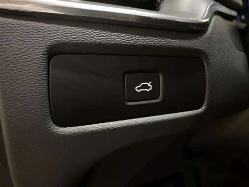 Used 2025 Volvo XC60 B5 Core AWD/4WD image 81