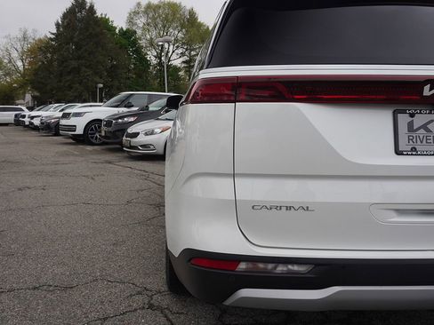 Used 2024 Kia Carnival LX FWD image 15